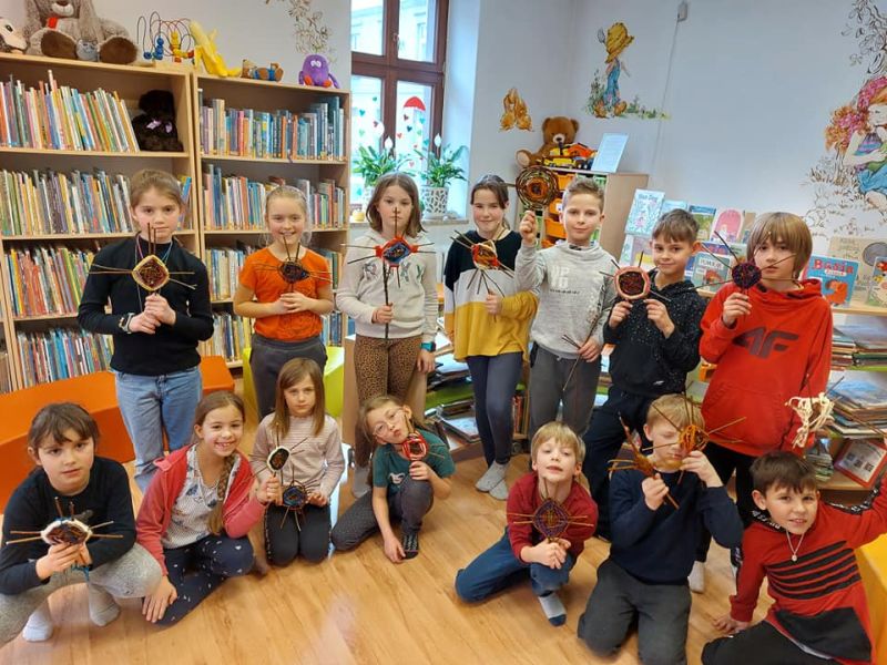 Zdjęcie grupowe uczniów Montessori