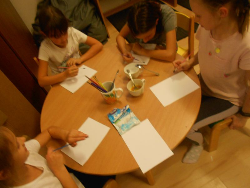 Dzieci piszą zaszyfrowany list