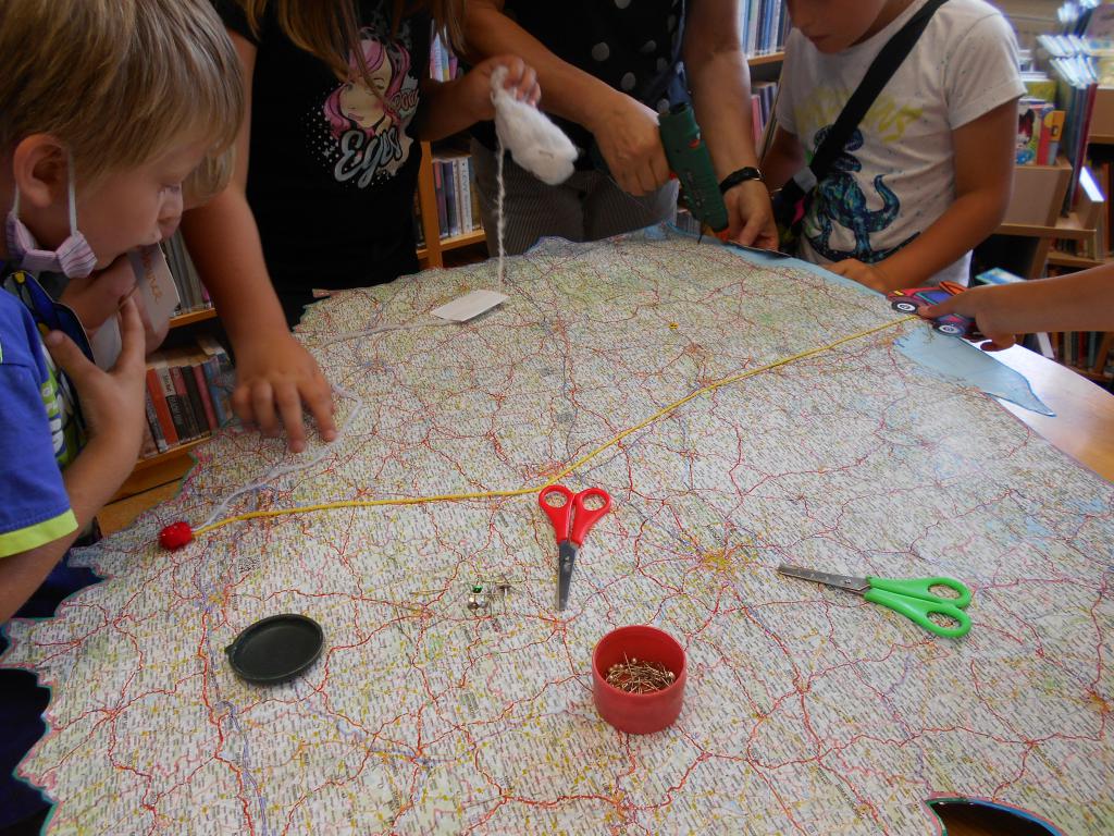 Wyznaczanie trasy włóczką z Bielan do miejsca docelowego własnej podróży każdego dziecka